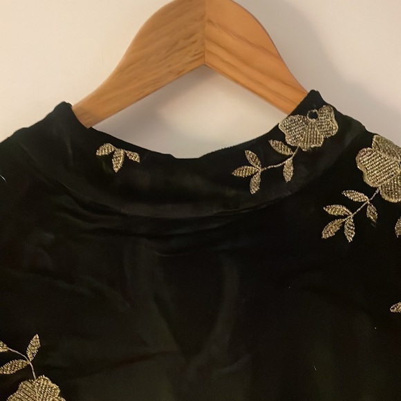 Black velvet long sleeve shift dress - Picture 4 of 6